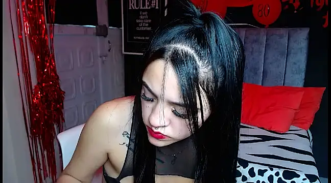 Snapshot of Violettasquirt chatting on 03/11/25, 06:41 Violettasquirt online show from 03/11/25, 06:41