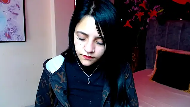 Violettasquirt online show from 12/01/25, 01:56