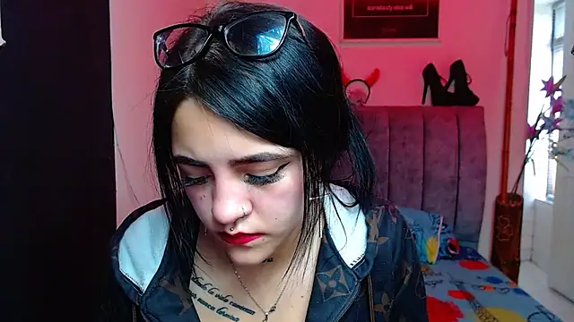 Snapshot of Violettasquirt chatting on 10/16/25, 01:30 Violettasquirt online show from 10/16/25, 01:30