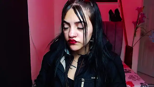 Snapshot of Violettasquirt chatting on 09/30/25, 01:28 Violettasquirt online show from 09/30/25, 01:28