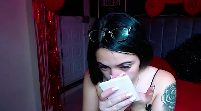 Snapshot of Violettasquirt chatting on 02/27/25, 09:25 Violettasquirt online show from 02/27/25, 09:25