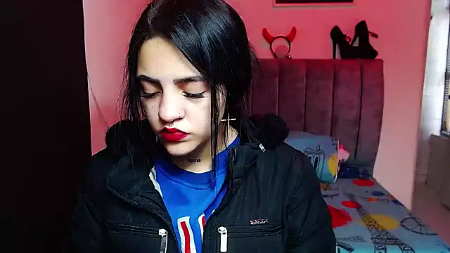 Snapshot of Violettasquirt chatting on 10/08/25, 01:23 Violettasquirt online show from 10/08/25, 01:23