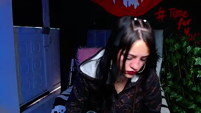 Violettasquirt online show from 04/13/26, 01:26