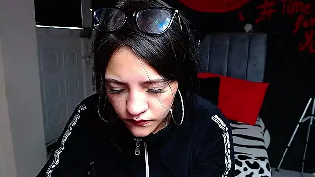 Violettasquirt online show from 03/25/26, 01:43