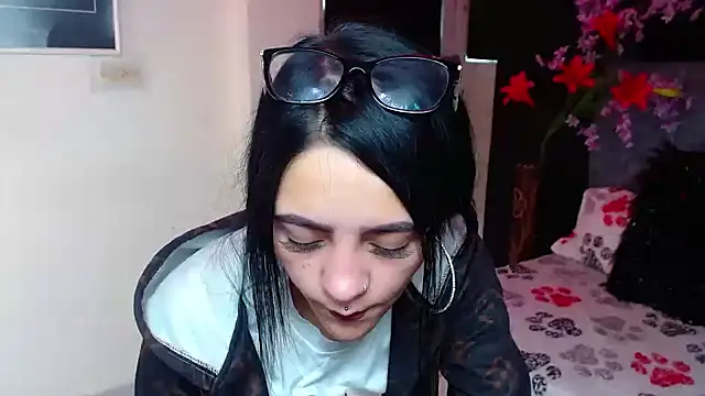 Violettasquirt online show from 12/17/25, 01:49