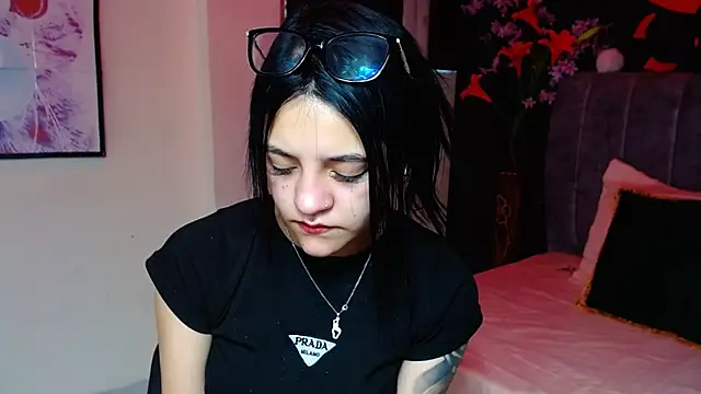 Violettasquirt online show from 11/26/25, 02:28