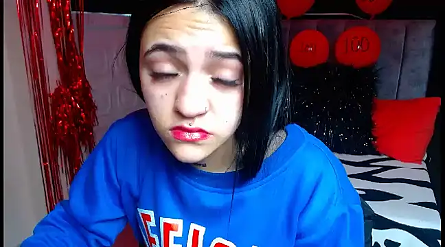 Snapshot of Violettasquirt chatting on 03/03/25, 03:32 Violettasquirt online show from 03/03/25, 03:32