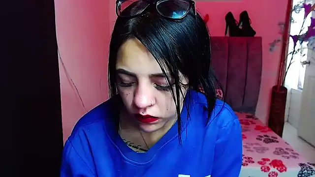 Snapshot of Violettasquirt chatting on 10/02/25, 01:36 Violettasquirt online show from 10/02/25, 01:36