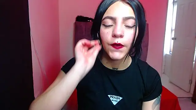 Violettasquirt online show from 10/25/25, 01:34