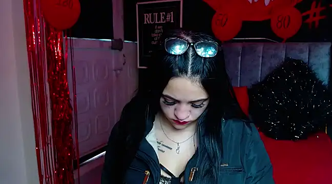Snapshot of Violettasquirt chatting on 02/26/25, 04:05 Violettasquirt online show from 02/26/25, 04:05