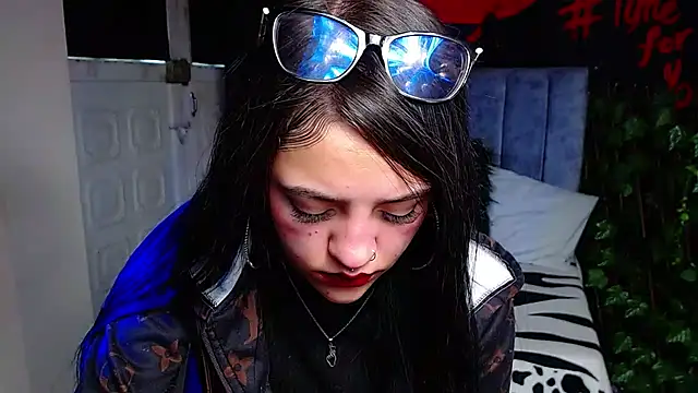 Violettasquirt online show from 04/27/26, 01:53