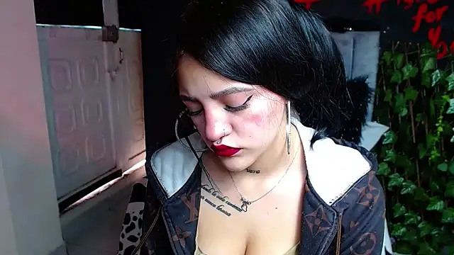 Violettasquirt online show from 04/18/26, 02:30