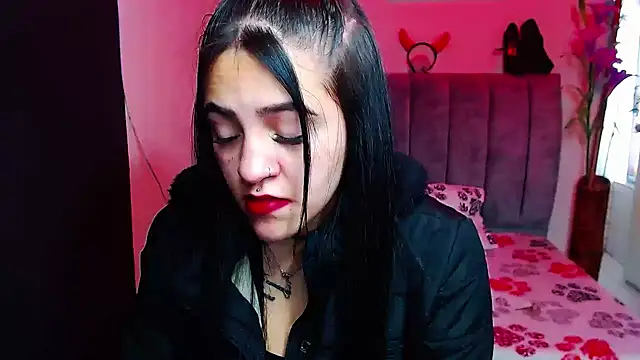 Snapshot of Violettasquirt chatting on 10/03/25, 01:56 Violettasquirt online show from 10/03/25, 01:56