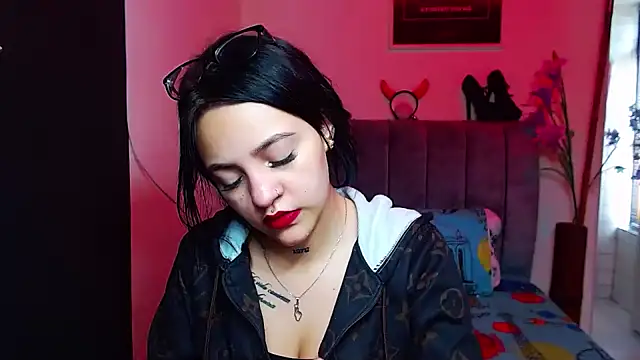 Snapshot of Violettasquirt chatting on 10/04/25, 01:23 Violettasquirt online show from 10/04/25, 01:23