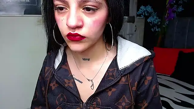 Violettasquirt online show from 02/18/26, 01:40