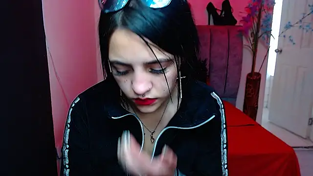 Snapshot of Violettasquirt chatting on 10/20/25, 01:55 Violettasquirt online show from 10/20/25, 01:55