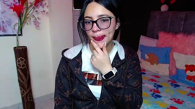 Violettasquirt online show from 11/21/25, 01:43