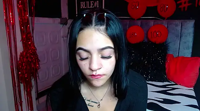 Snapshot of Violettasquirt chatting on 03/04/25, 09:22 Violettasquirt online show from 03/04/25, 09:22