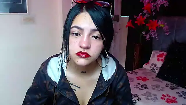 Violettasquirt online show from 12/18/25, 01:48