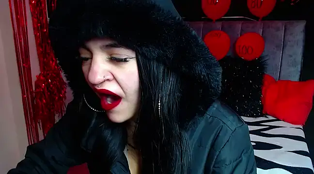 Snapshot of Violettasquirt chatting on 03/07/25, 03:07 Violettasquirt online show from 03/07/25, 03:07