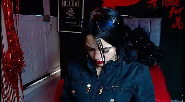 Snapshot of Violettasquirt chatting on 03/21/25, 04:29 Violettasquirt online show from 03/21/25, 04:29