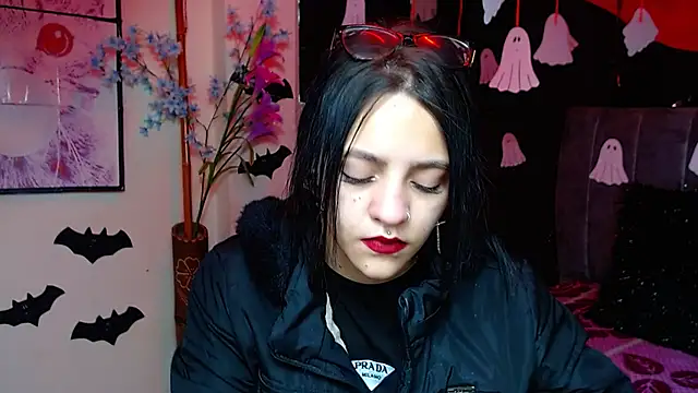 Violettasquirt online show from 10/28/25, 01:21