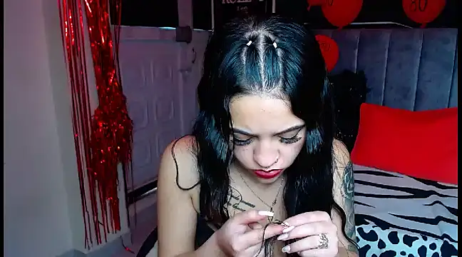 Snapshot of Violettasquirt chatting on 03/14/25, 06:18 Violettasquirt online show from 03/14/25, 06:18