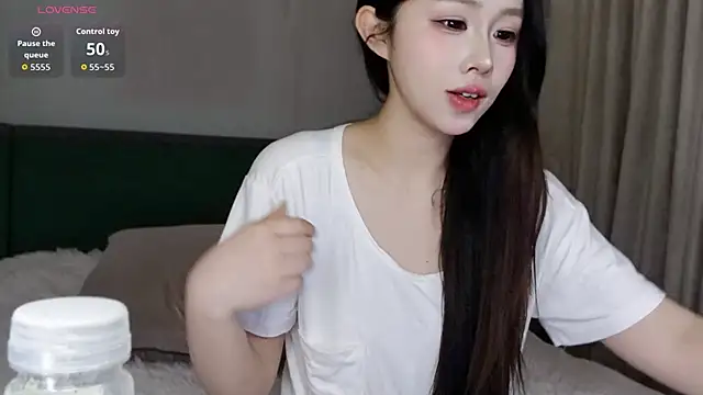 Hazel-11 online show from 05/12/26, 02:56