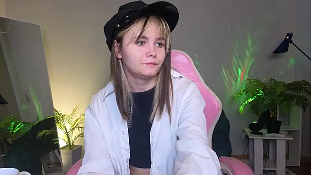 CiriRianonn online show from 09/28/25, 04:30