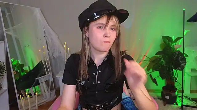 CiriRianonn online show from 10/26/25, 05:41