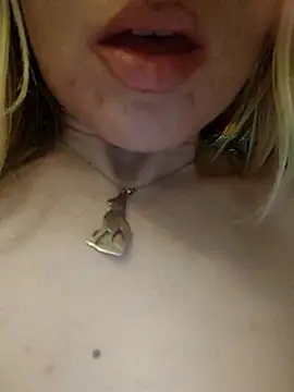 Linda 999 online show from 12/22/25, 02:33