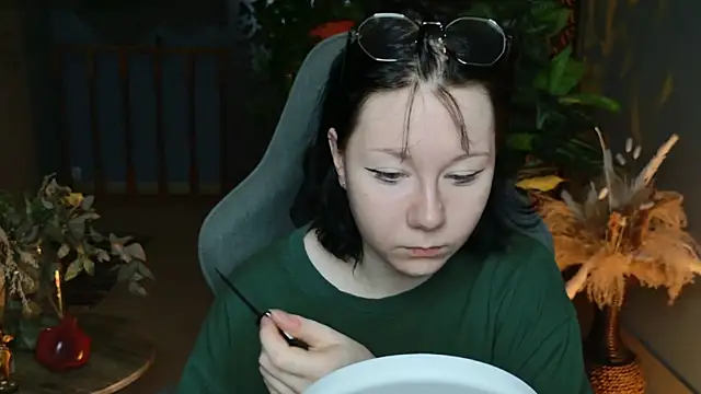 NancyMartinez online show from 12/17/25, 05:12