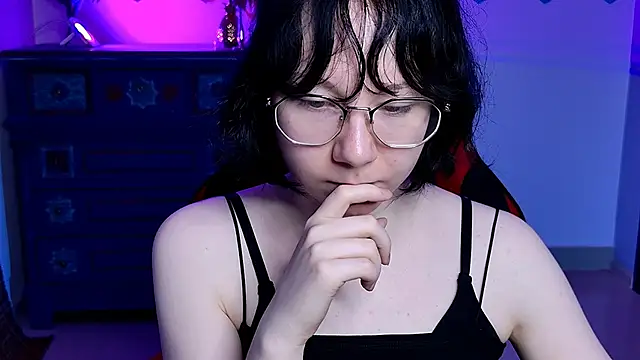 NancyMartinez online show from 10/28/25, 05:08