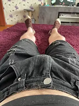 Snapshot of red_red00 chatting on 02/27/26, 10:04 red red00 online show from 02/27/26, 10:04