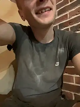 Snapshot of red_red00 chatting on 11/06/25, 02:43 red red00 online show from 11/06/25, 02:43