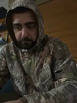 Snapshot of petan33 chatting on 11/29/25, 04:18 petan33 online show from 11/29/25, 04:18