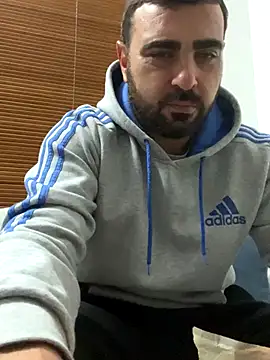 Snapshot of petan33 chatting on 11/22/25, 12:54 petan33 online show from 11/22/25, 12:54