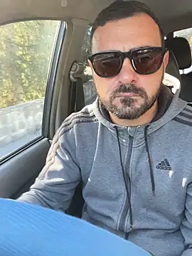 Snapshot of petan33 chatting on 11/18/25, 11:13 petan33 online show from 11/18/25, 11:13