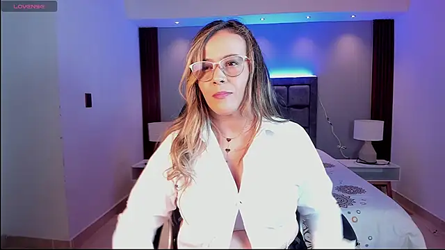 Snapshot of Susann_Ross chatting on 03/20/26, 10:49 Susann Ross online show from 03/20/26, 10:49