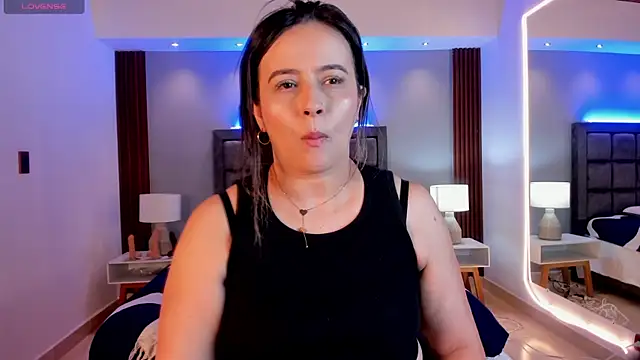 Snapshot of Susann_Ross chatting on 09/14/25, 11:43 Susann Ross online show from 09/14/25, 11:43