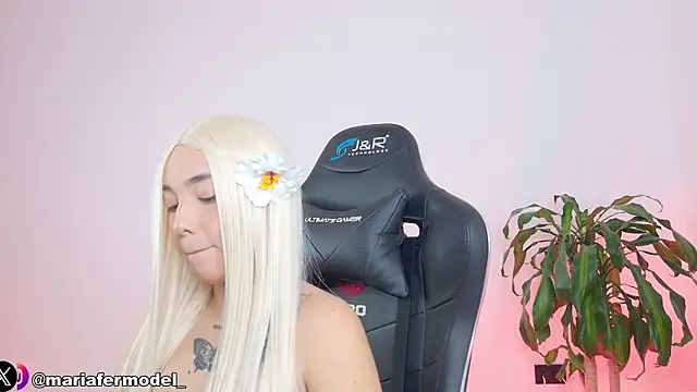 Mariafer05 online show from 04/13/26, 04:11