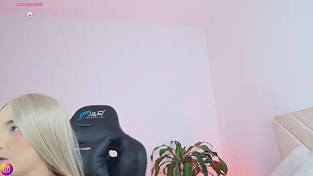 Mariafer05 online show from 04/15/26, 04:22