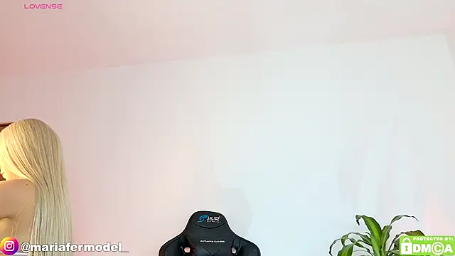 Mariafer05 online show from 11/17/25, 01:04