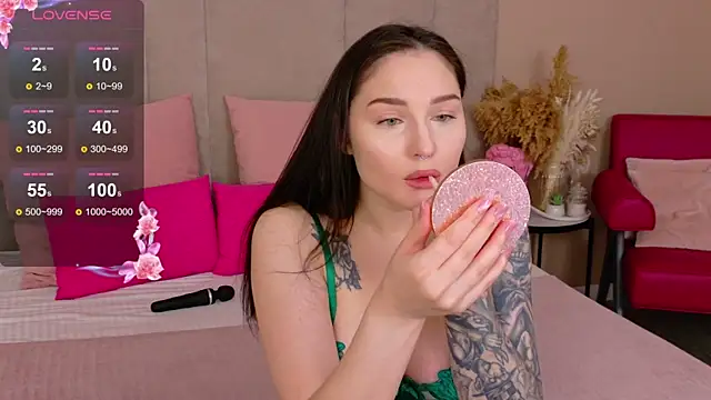 Snapshot of RoxiLester chatting on 09/14/25, 05:08 RoxiLester online show from 09/14/25, 05:08