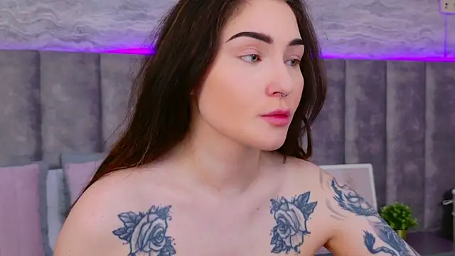 Snapshot of RoxiLester chatting on 03/20/25, 05:02 RoxiLester online show from 03/20/25, 05:02