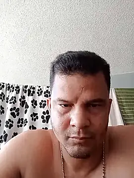 Snapshot of Lucho0886 chatting on 07/19/26, 12:46 Lucho0886 online show from 07/19/26, 12:46