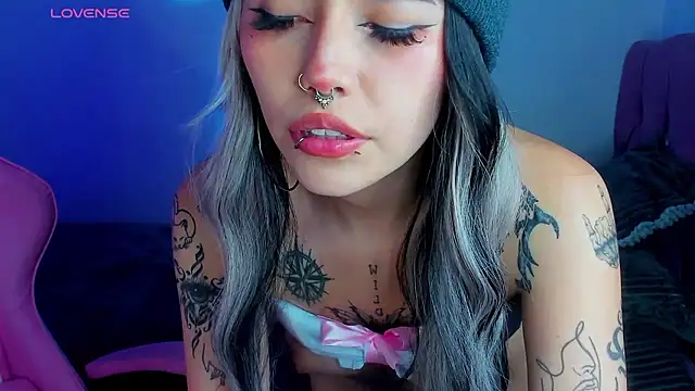 adri tom44 online show from 12/02/24, 02:48