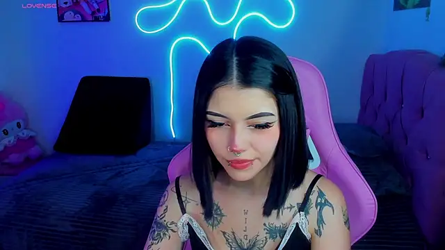 adri tom44 online show from 12/04/24, 02:47