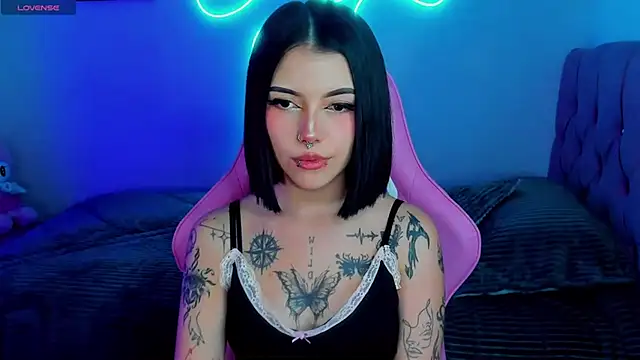 adri tom44 online show from 12/06/24, 04:08