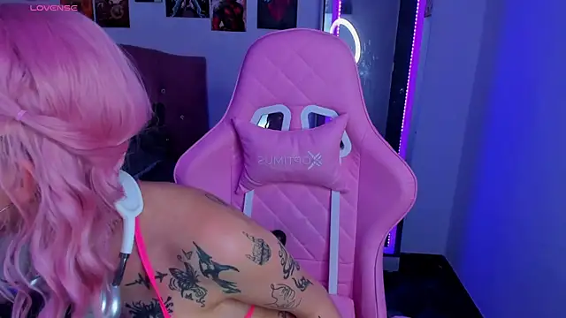 adri tom44 online show from 02/19/25, 04:55